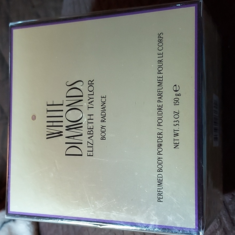 White Diamonds Body Powder